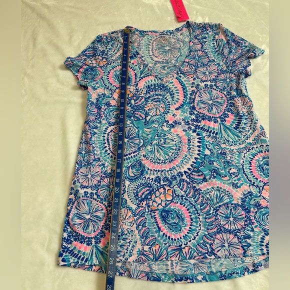 Lilly Pulitzer Etta V-Neck Tee - Picture 7 of 8